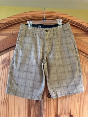 Mens Volcom Corpo Class tan khaki plaid long chino shorts size 28
